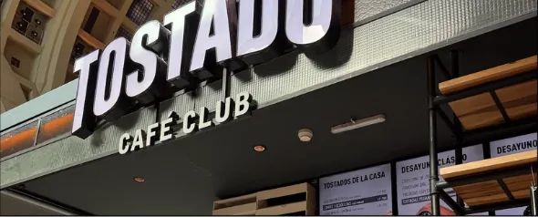 Frente de Tostado Café Club en el Shopping Abasto